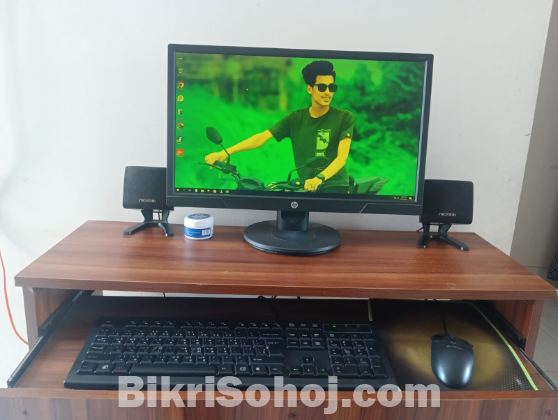 একটি কম্পিউটার বিক্রি হবে